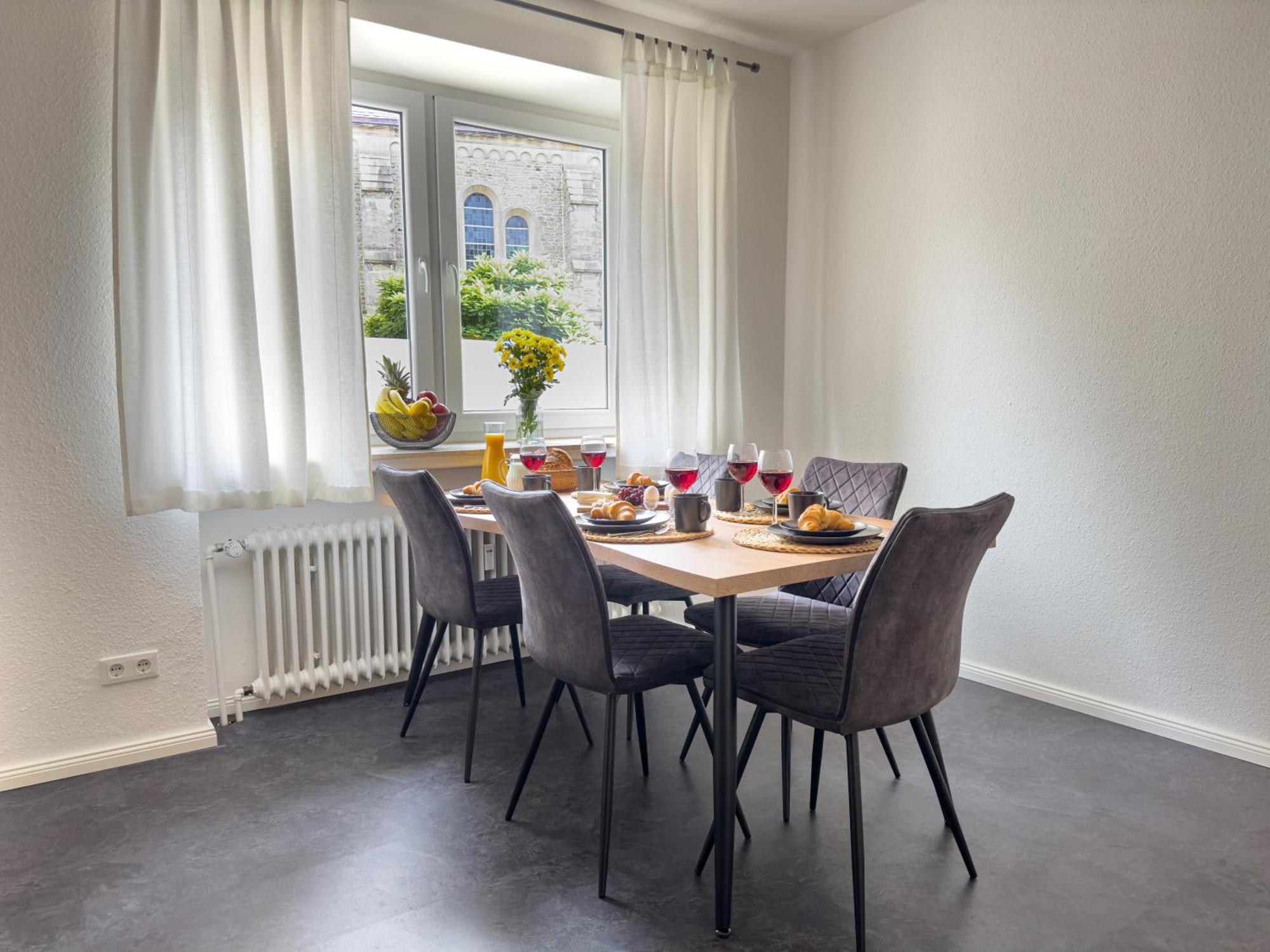 Homelystays Stilvolles Apartment An Der Kirche Lemfoerde Exterior photo